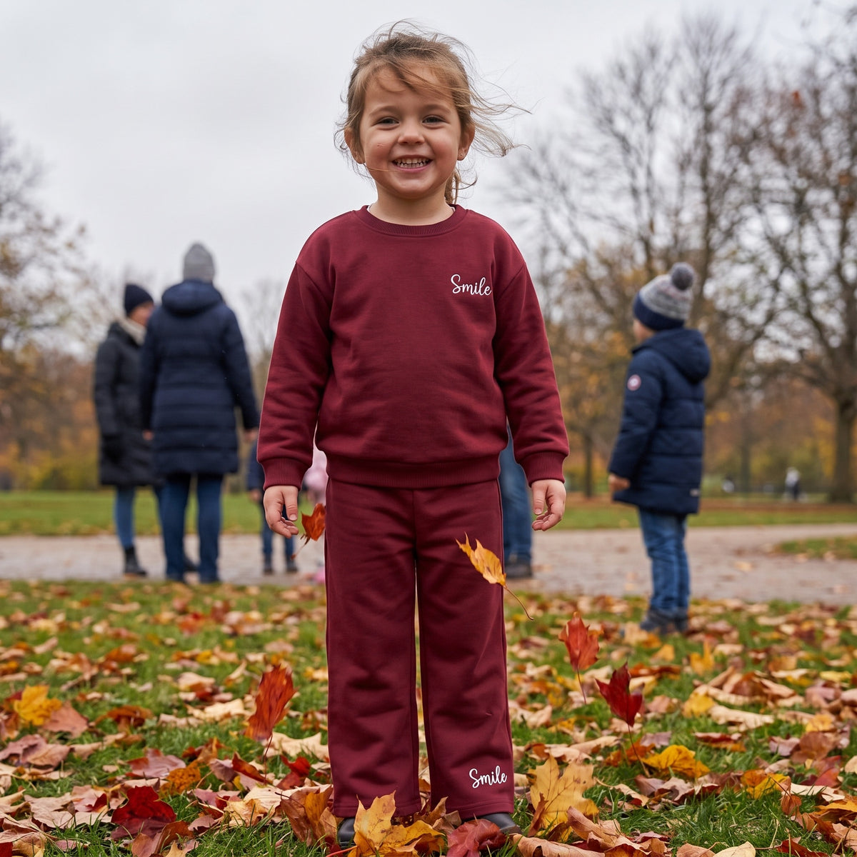 Komplet dziewczęcy bluza i szerokie spodnie Smile, bordowy, na dziecku