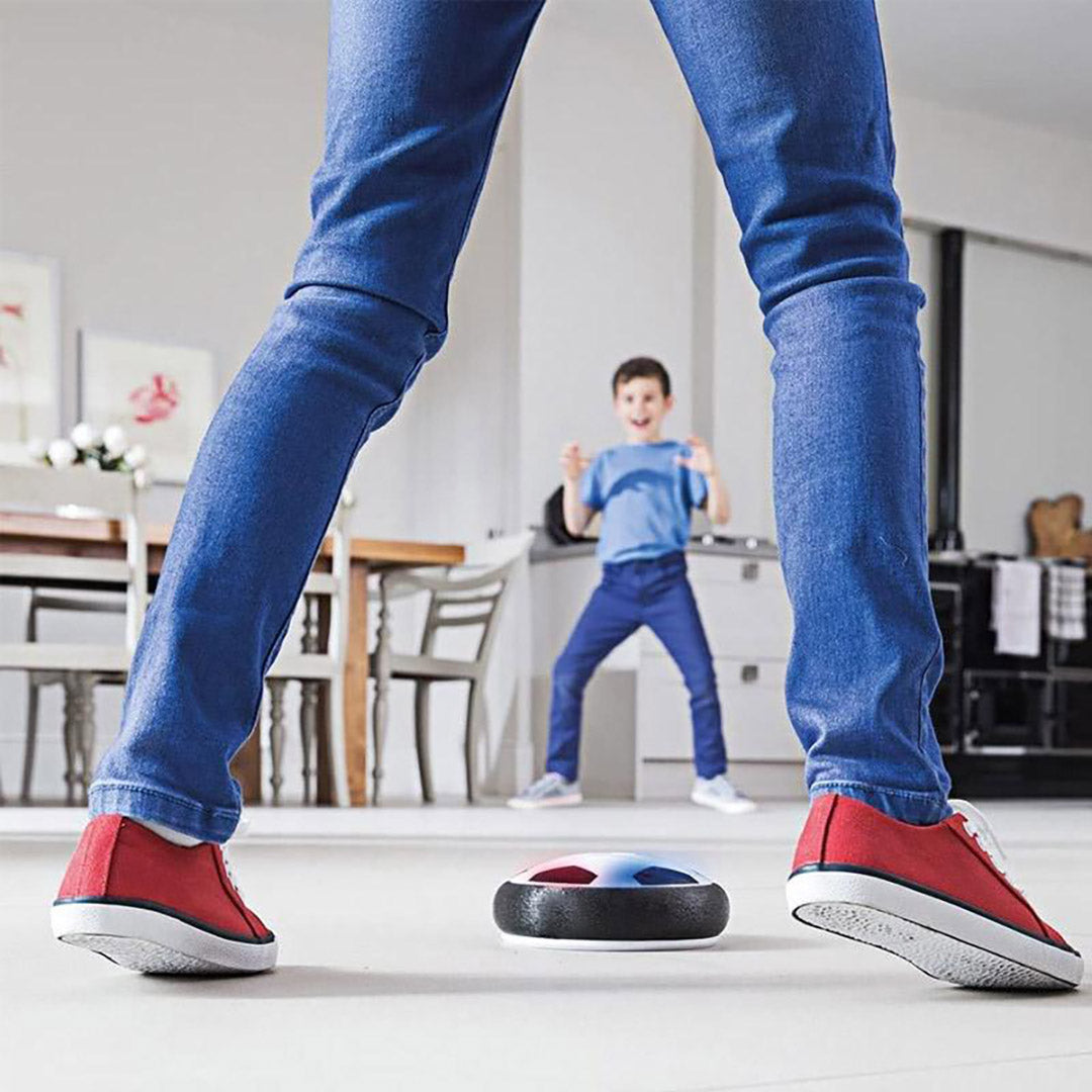 Lewitująca Piłka Nożna LED – Sportowa Zabawa w Domu dla Dzieci – widok produktu 6 | Kidartsy