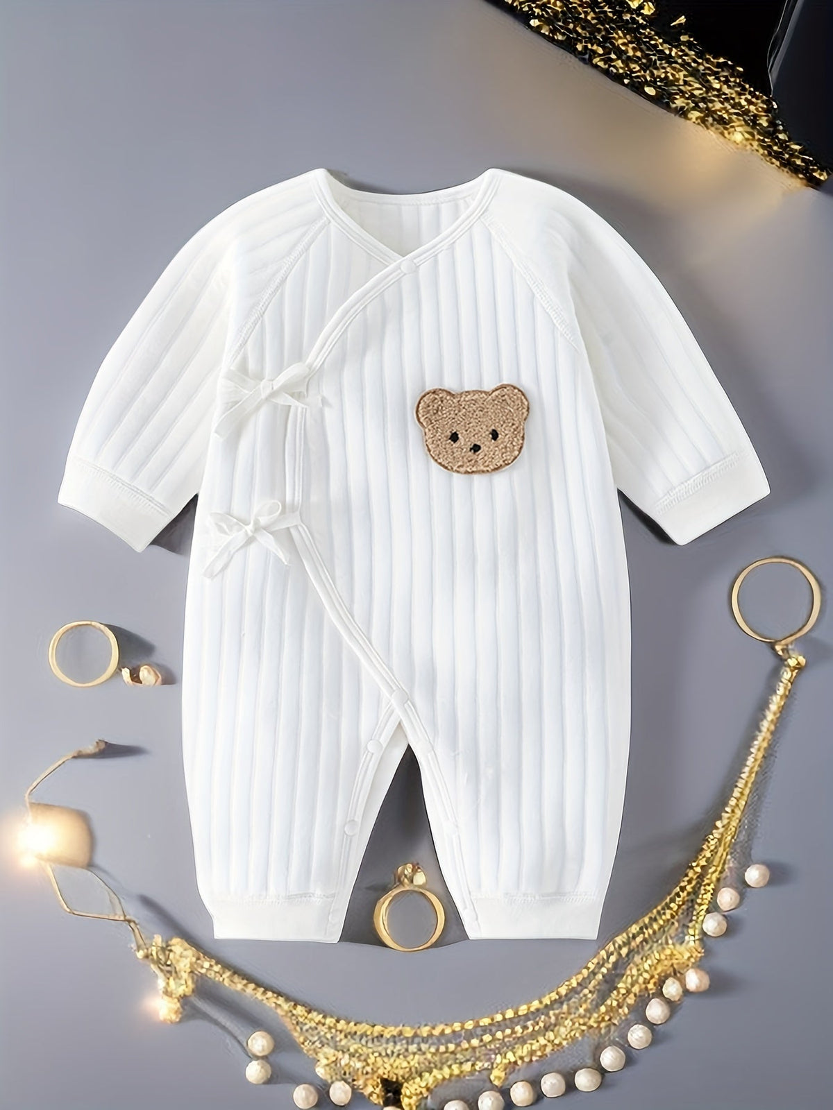 Pajacyk niemowlęcy kopertowy z misiem, pajacyk biały