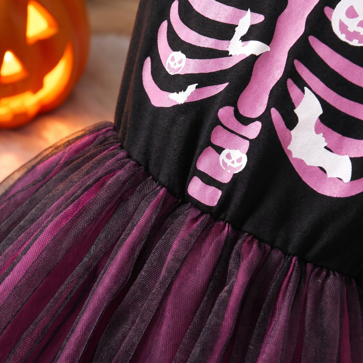 Sukienka dziewczęca na Halloween ze szkieletem, tiulowa spódnica, detail macro
