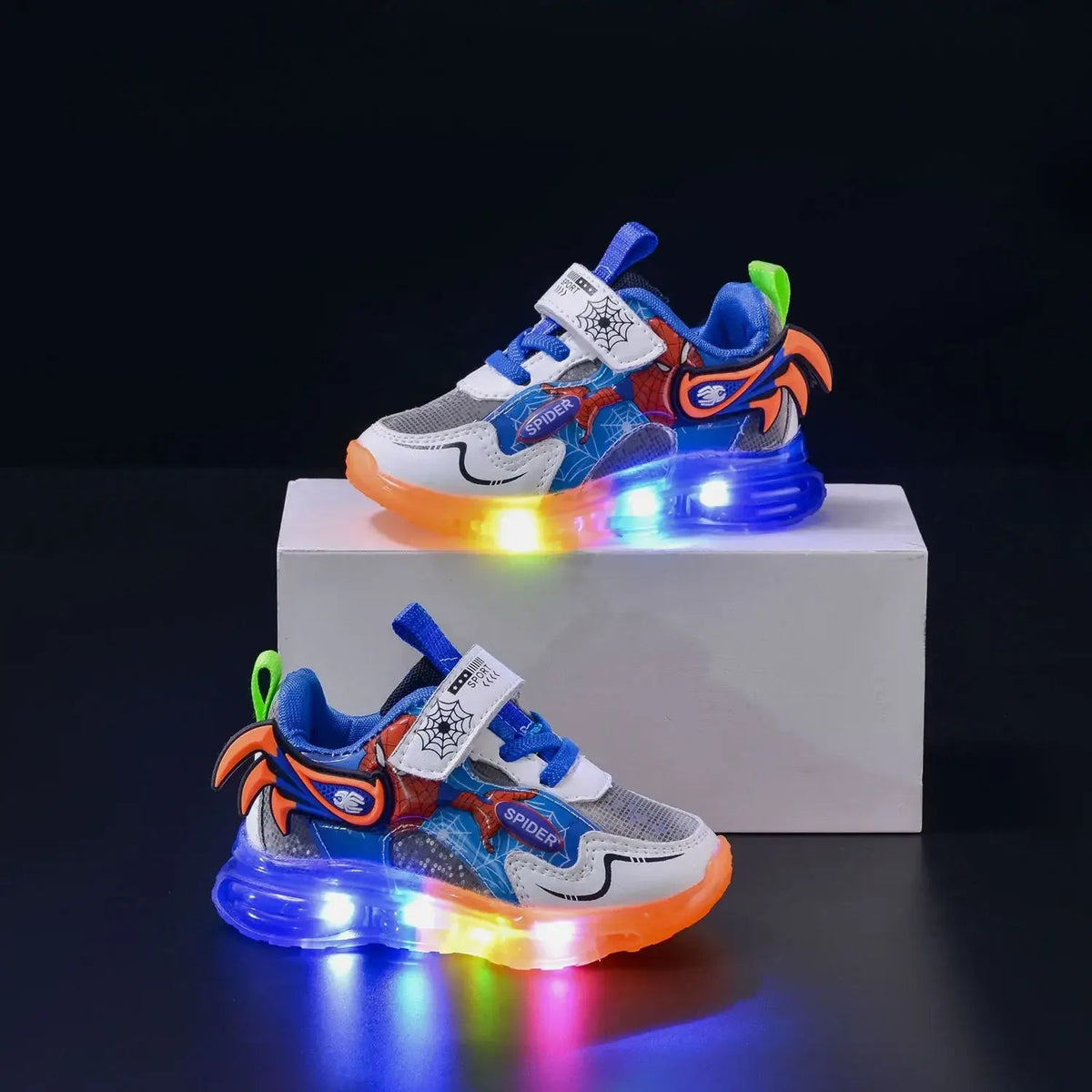 Buty świecące we wzór pajęczyny