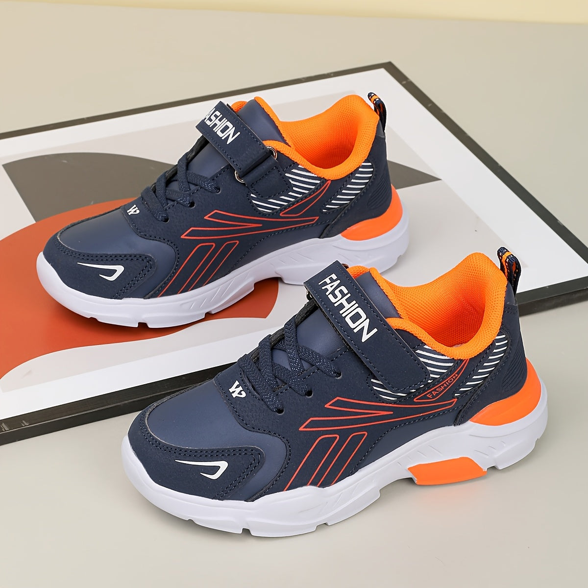 Lekkie niskie sneakersy dla dzieci z praktycznym zapięciem – widok produktu 2 | Kidartsy