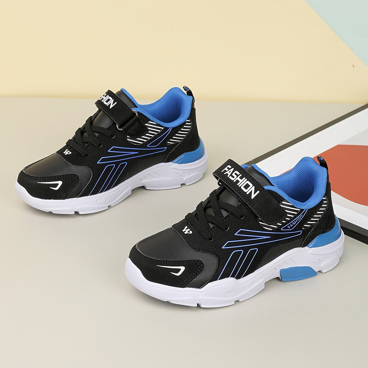 Lekkie niskie sneakersy dla dzieci z praktycznym zapięciem – widok produktu 5 | Kidartsy