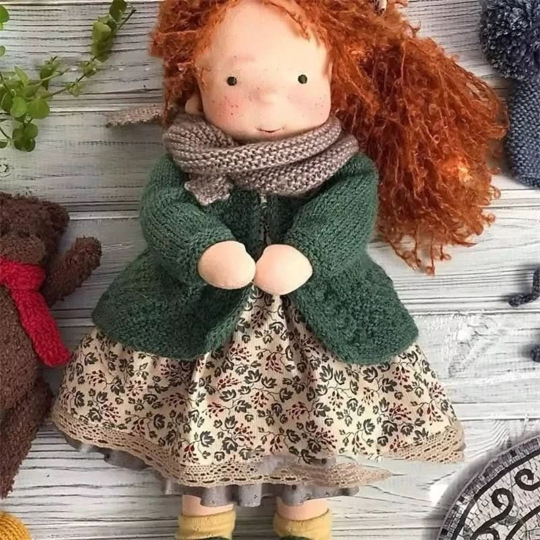 Ręcznie Robiona Laleczka Waldorfska Z Akcesoriami – Miękka Bawełniana Laleczka – widok produktu 6 | Kidartsy